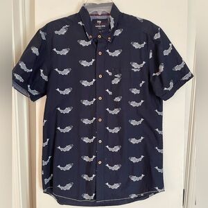 Men’s International Report Cotton Short Sleeve Button Up Shirt Navy Koi Fish med